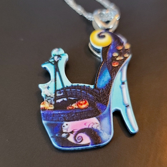 NIGHTMARE BEFORE CHRISTMAS NECKLACE - Picture 2 of 8